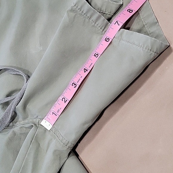 Old Navy Size 6 Khaki Green Just Below Waist Chino Shorts, Gently Used Condition - Picture 7 of 11